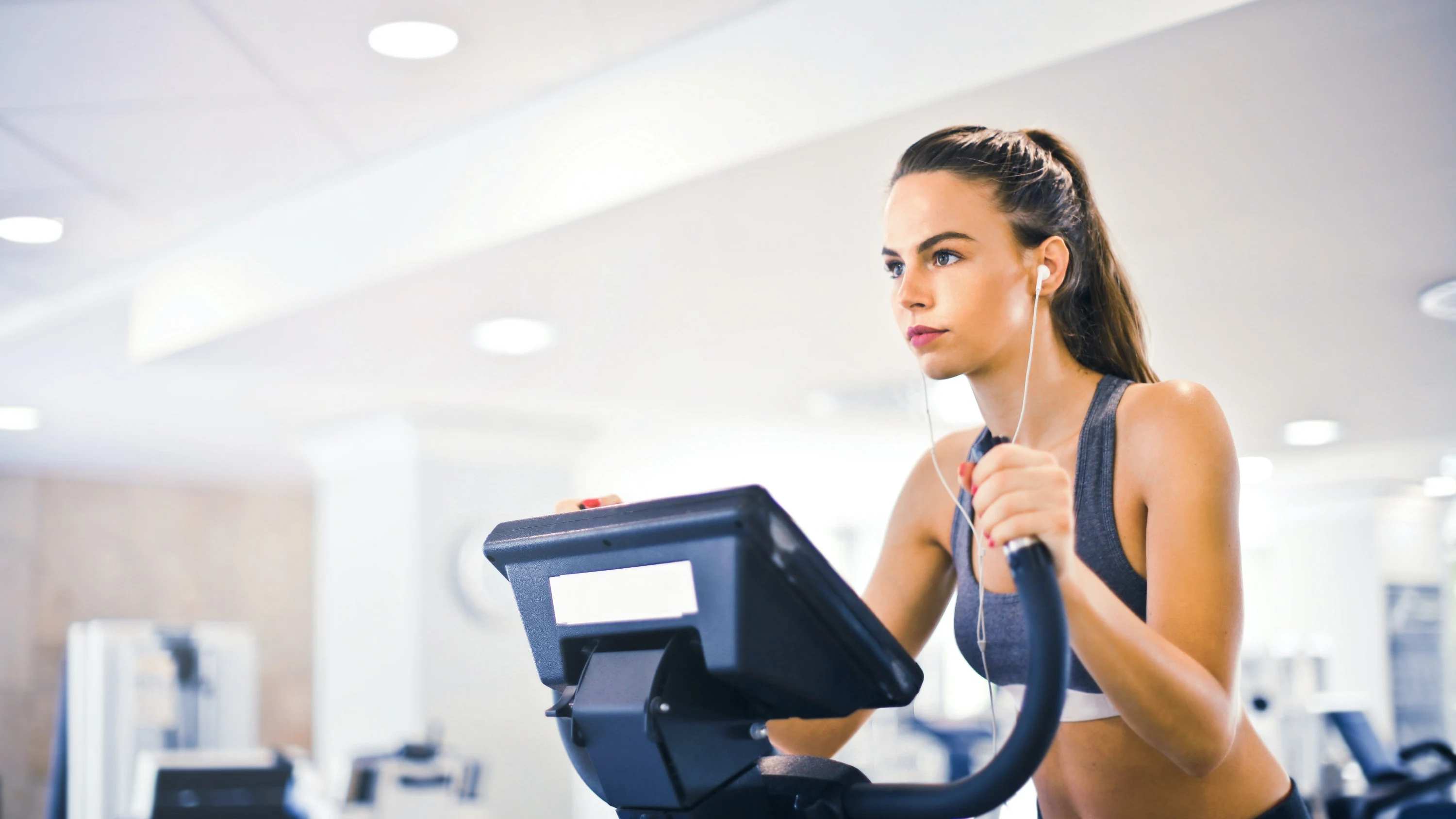 Mujer en el gimnasio Mujer en el gimnasio