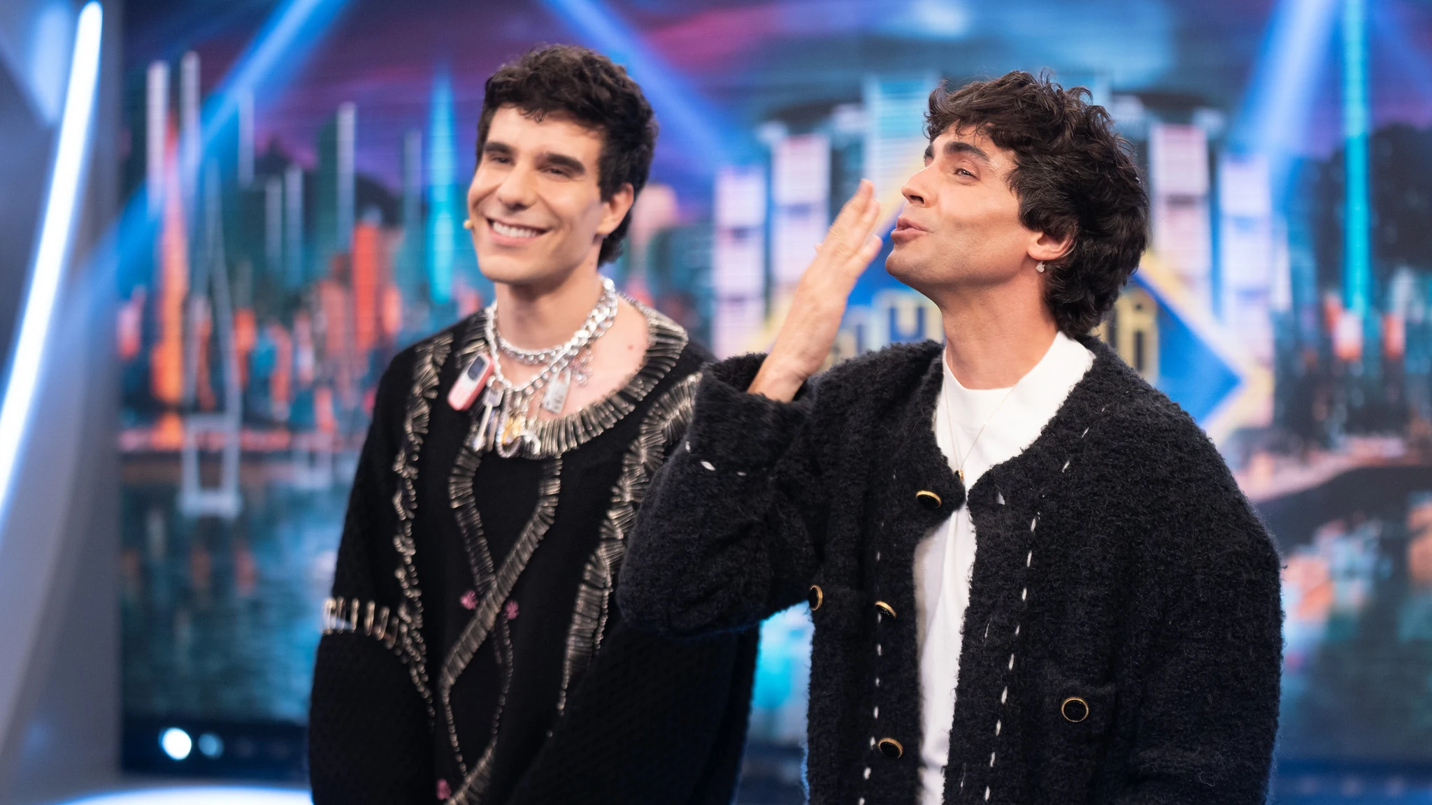 Disfruta de la entrevista completa a Javier Calvo y Javier Ambrossi en El Hormiguero