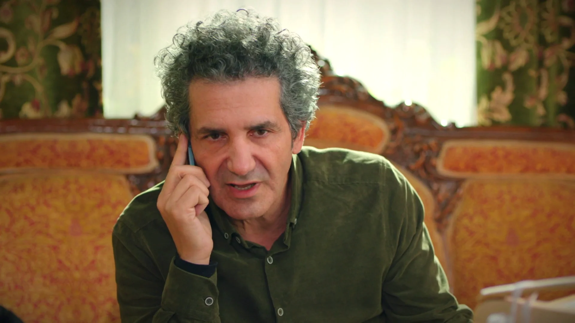 G&ouml;n&uuml;l pierde los nervios y estalla contra Orhan: "Que Seng&uuml;l y t&uacute; se&aacute;is muy felices"