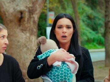 Zehra pierde a su hermano Halit Can en el parque&hellip; &iexcl;lo cambia por otro beb&eacute;! 