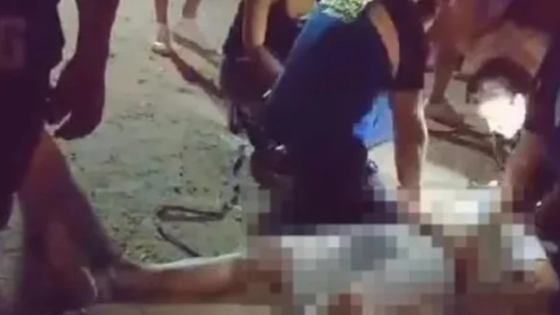 El hombre, siendo atendido tras el accidente