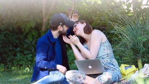 Daniel Radcliffe y Erin Darke