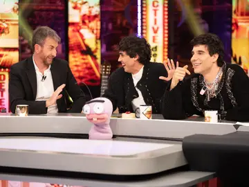 Trancas y Barrancas, a sabiendas de que los directores son unos auténticos expertos en el amor, les han sometido a una de sus pruebas más famosas. Trancas y Barrancas, a sabiendas de que los directores son unos auténticos expertos en el amor, les han sometido a una de sus pruebas más famosas.