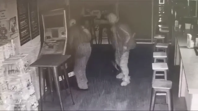 La Guardia Civil detiene a dos ladrones en serie que atracaron cuatro bares en Lugo La Guardia Civil detiene a dos ladrones en serie que atracaron cuatro bares en Lugo