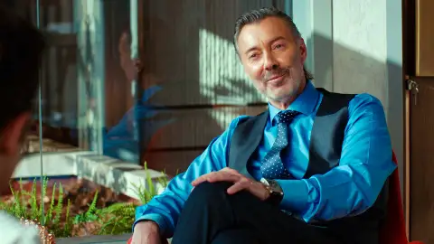 Nadir le propone Yiğit ir a un casino ilegal juntos… ¿aceptará? Nadir le propone Yiğit ir a un casino ilegal juntos… ¿aceptará?