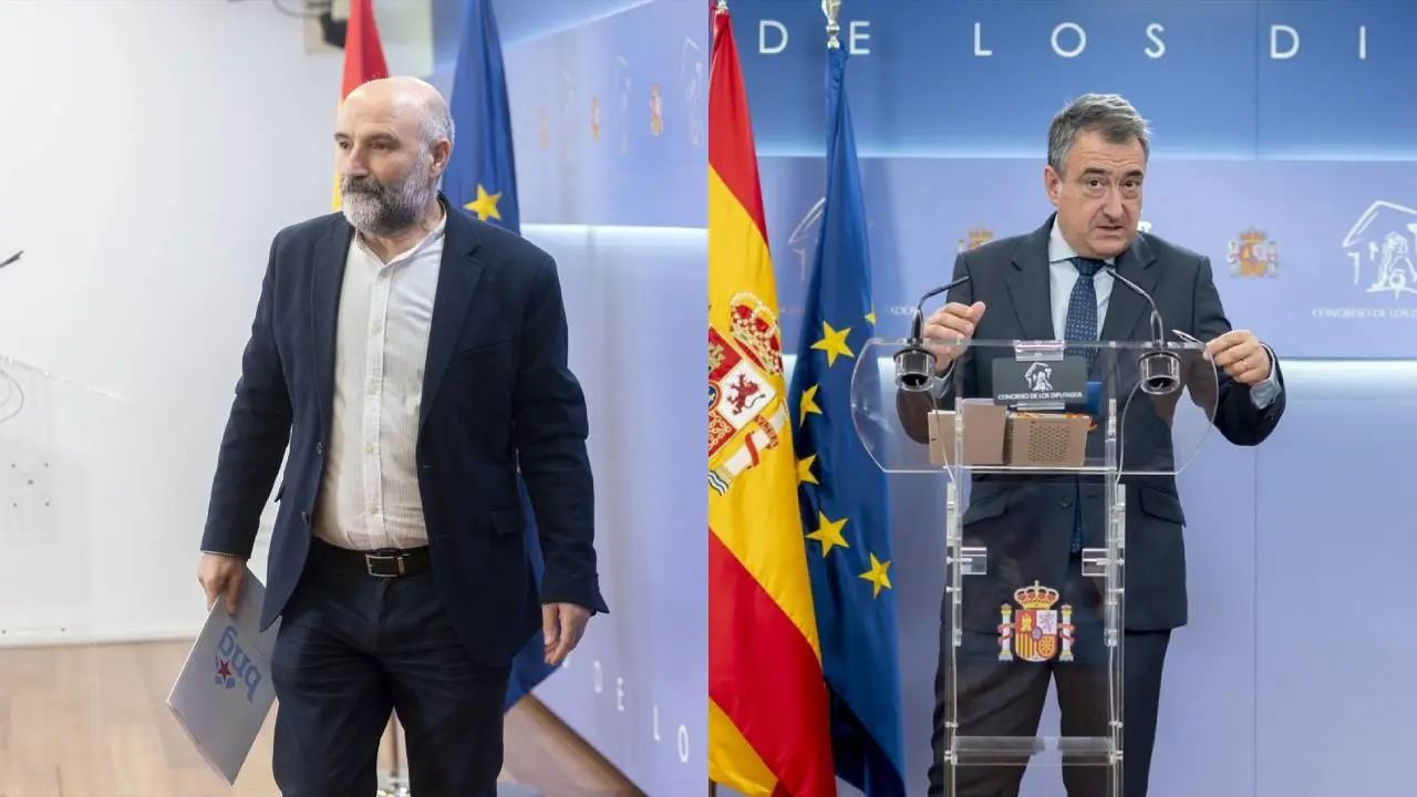 El diputado de BNG N&eacute;stor Rego (I) y el portavoz del PNV en el Congreso, Aitor Esteban