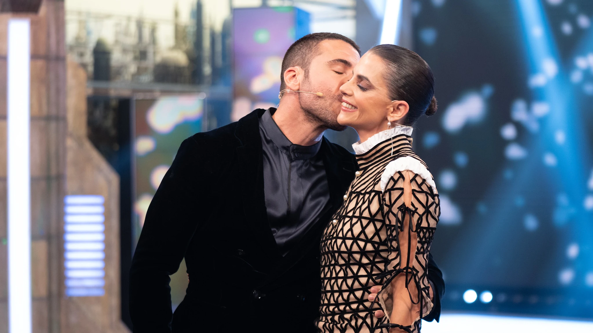 Disfruta de la entrevista completa a Miguel &Aacute;ngel Silvestre y Macarena Garc&iacute;a en El Hormiguero