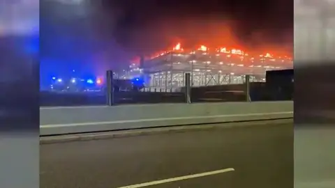Incendio aeropuerto de Luton Incendio aeropuerto de Luton