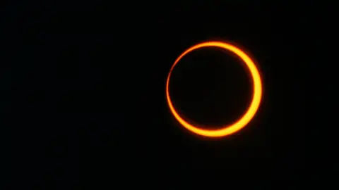 Ejemplo de eclipse solar anular Ejemplo de eclipse solar anular