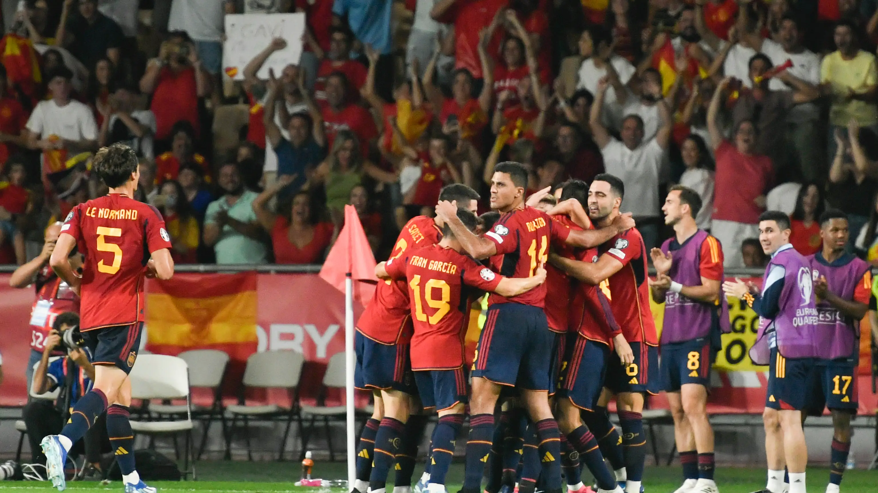 Los jugadores de España celebran un gol de Morata ante Escocia Los jugadores de España celebran un gol de Morata ante Escocia