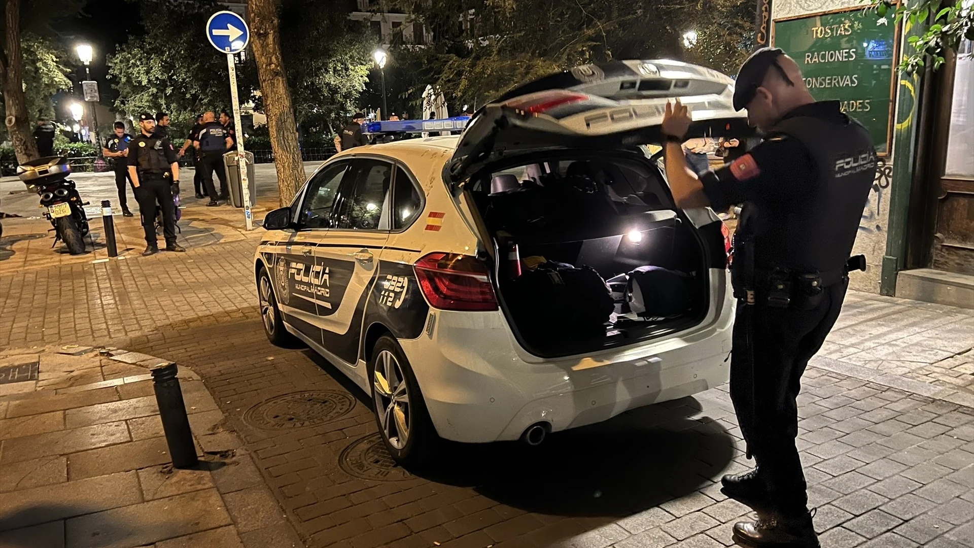 Polic&iacute;a de Madrid en la Plaza 2 de Mayo