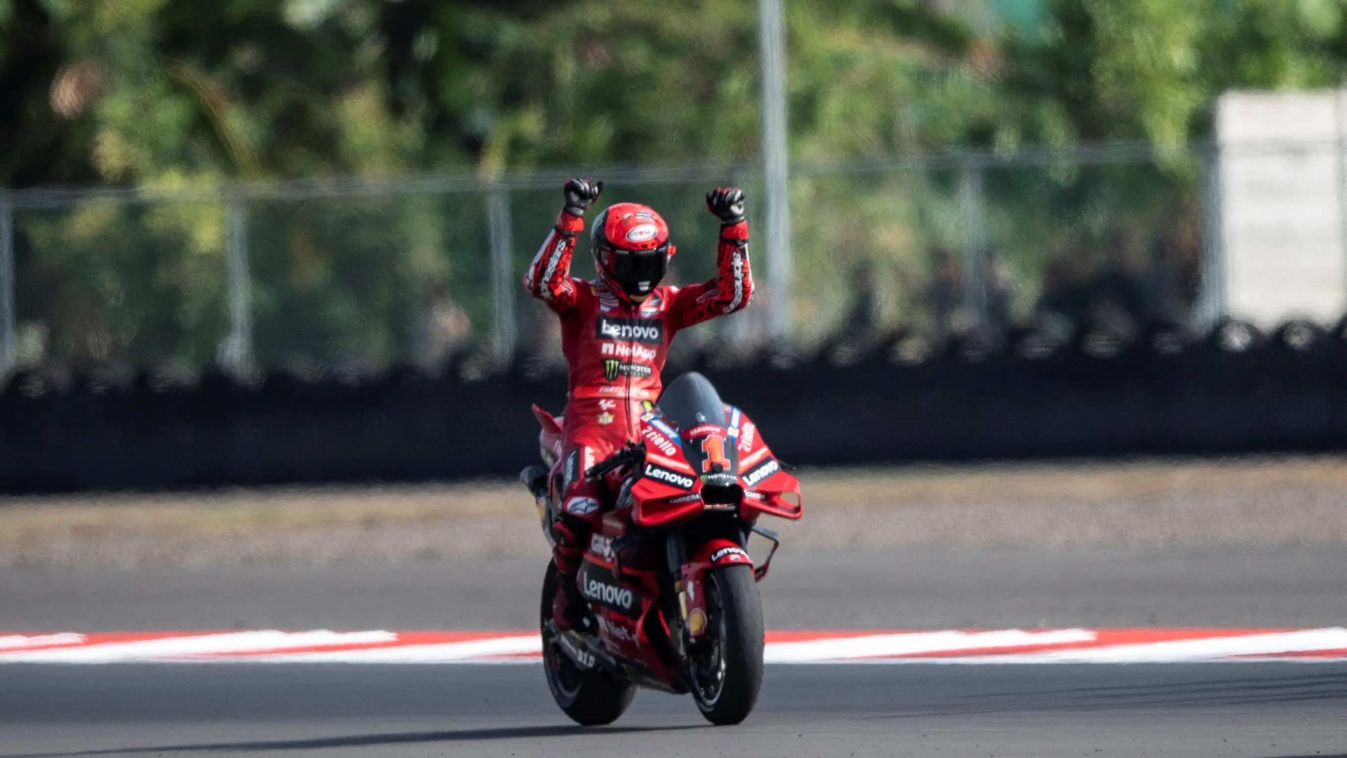 Bagnaia celebra su victoria en el GP de Indonesia Bagnaia celebra su victoria en el GP de Indonesia