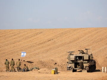 Soldados israelíes en la frontera con Gaza