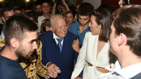 Manuel Benítez con sus nietos Manuel Benítez con sus nietos