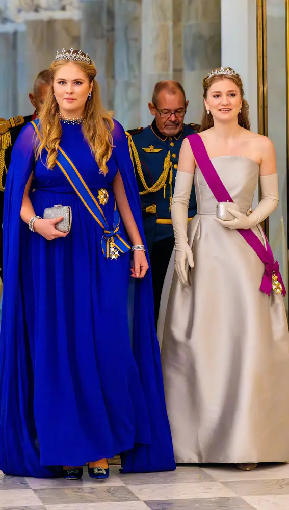 Amalia de Holanda y Elisabeth de Bélgica en la celebración del 18 cumpleaños de Christian de Dinamarca