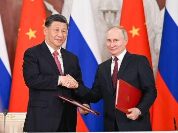 Vladimir Putin visita China se reúne con Xi Jinping