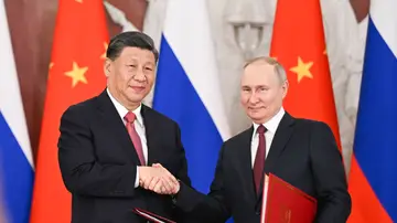 Vladimir Putin visita China se reúne con Xi Jinping