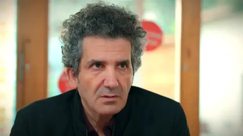 Gönül le cuenta a Orhan una inesperada noticia: "Estoy embarazada" Gönül le cuenta a Orhan una inesperada noticia: "Estoy embarazada"