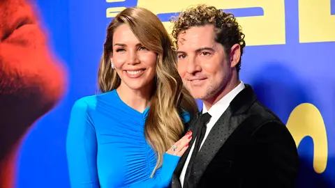 Rosanna Zanetti y David Bisbal en la presentación del documental del cantante Rosanna Zanetti y David Bisbal en la presentación del documental del cantante