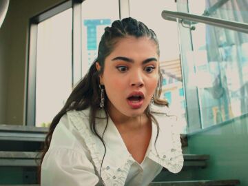 Leyla se cae por las escaleras tras un forcejeo con S&uuml;sen y de da un fuerte golpe en la cabeza