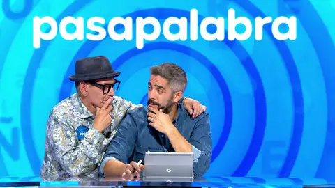 ¿Qué ve Roberto Leal en su Tablet? José Corbacho descubre toda la verdad ¿Qué ve Roberto Leal en su Tablet? José Corbacho descubre toda la verdad