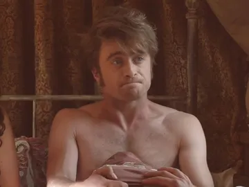Daniel Radcliffe en Miracle Workers Daniel Radcliffe en Miracle Workers