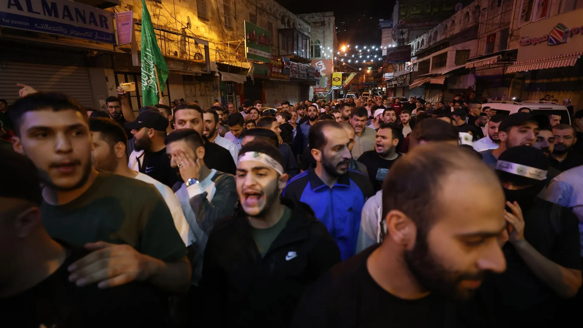 Miles de palestinos protestan en Cisjordania