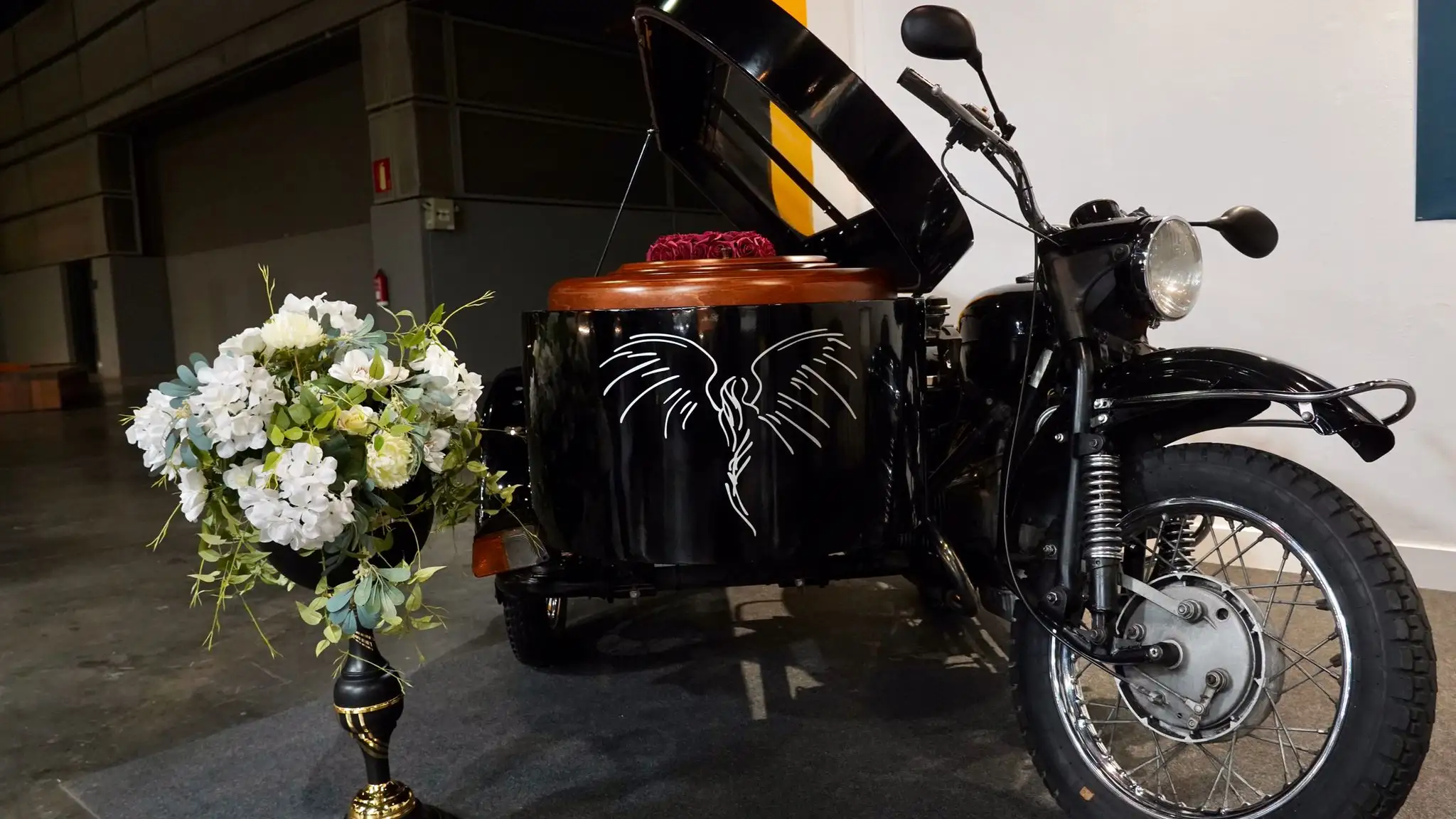 Una moto sidecar para hacer el último viaje Una moto sidecar para hacer el último viaje