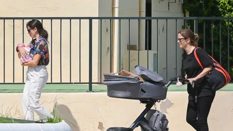 María Casado y Martina diRosso, con su hija en Málaga María Casado y Martina diRosso, con su hija en Málaga