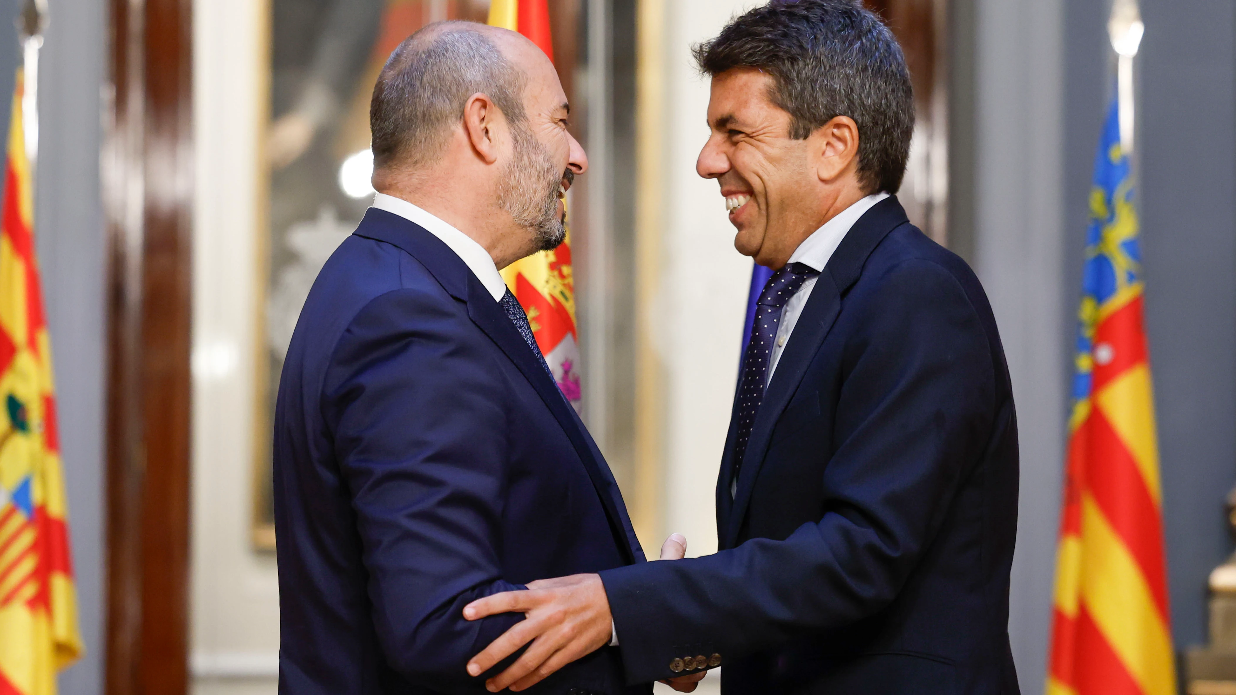 El presidente del Senado, Pedro Rollán, saluda al presidente de Generalitat valenciana, Carlos Mazón El presidente del Senado, Pedro Rollán, saluda al presidente de Generalitat valenciana, Carlos Mazón