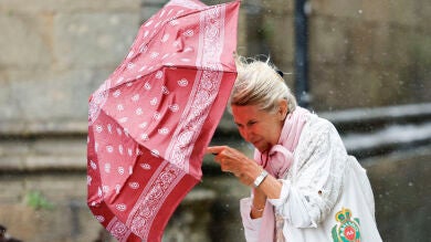 'Aline' se hace notar: las lluvias en Santiago de Compostela dejan numerosas incidencias en la ciudad
