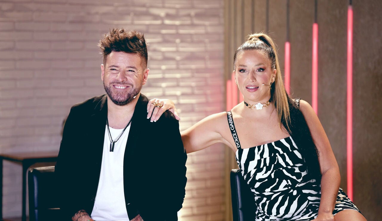 Pablo López y su asesora Lola Índigo en La Voz 2023