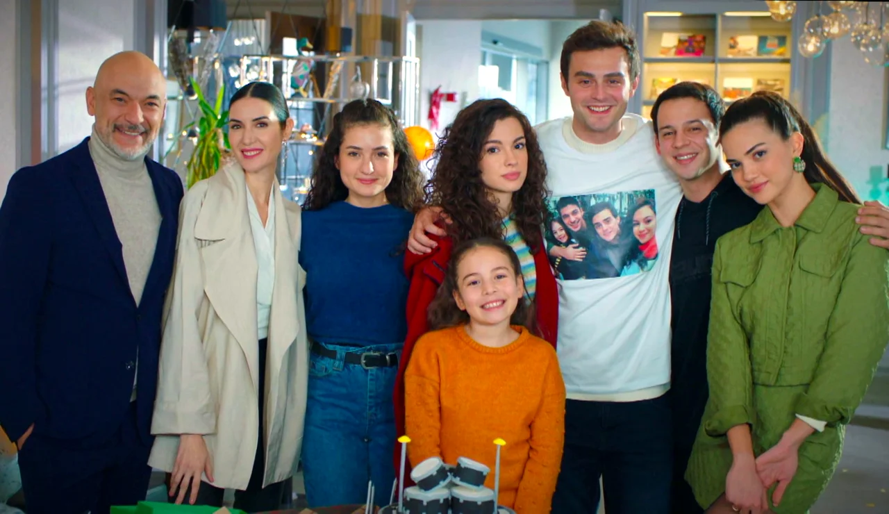 ¡Qué bonito!: El emotivo regalo de Leyla a Ömer para que él y sus hermanas nunca se olviden de Kadir