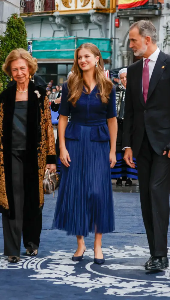 La princesa Leonor, doña Sofía y el rey Felipe en los Premios Princesa de Asturias