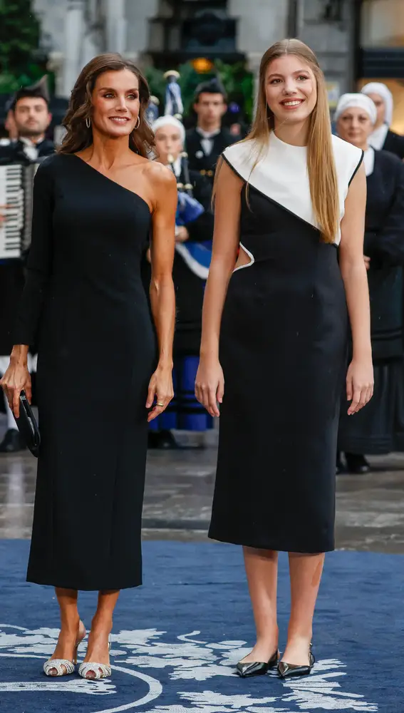 La infanta Sofía y la reina Letizia en los Premios Princesa de Asturias