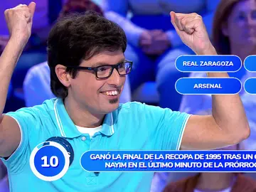 Moisés demuestra su afición al fútbol: ¡indudable cuál es su equipo favorito! Moisés demuestra su afición al fútbol: ¡indudable cuál es su equipo favorito!
