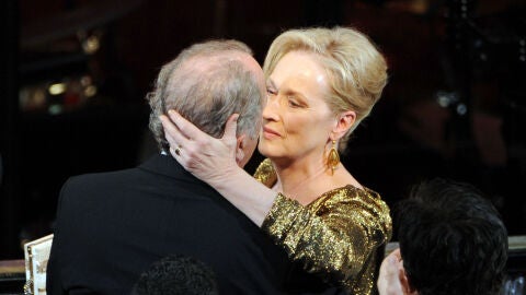 Meryl Streep besando a Don Gummer en los Oscar