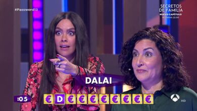¡Premio gordo en Password! El Dalái Lama le da 10.000 euros a Nuria