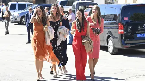 Invitadas de una boda de día Invitadas de una boda de día