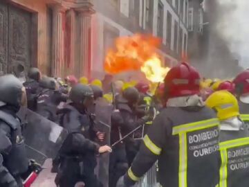 Un bombero herido y enfrentamientos con la Policía en una protesta en Ourense
