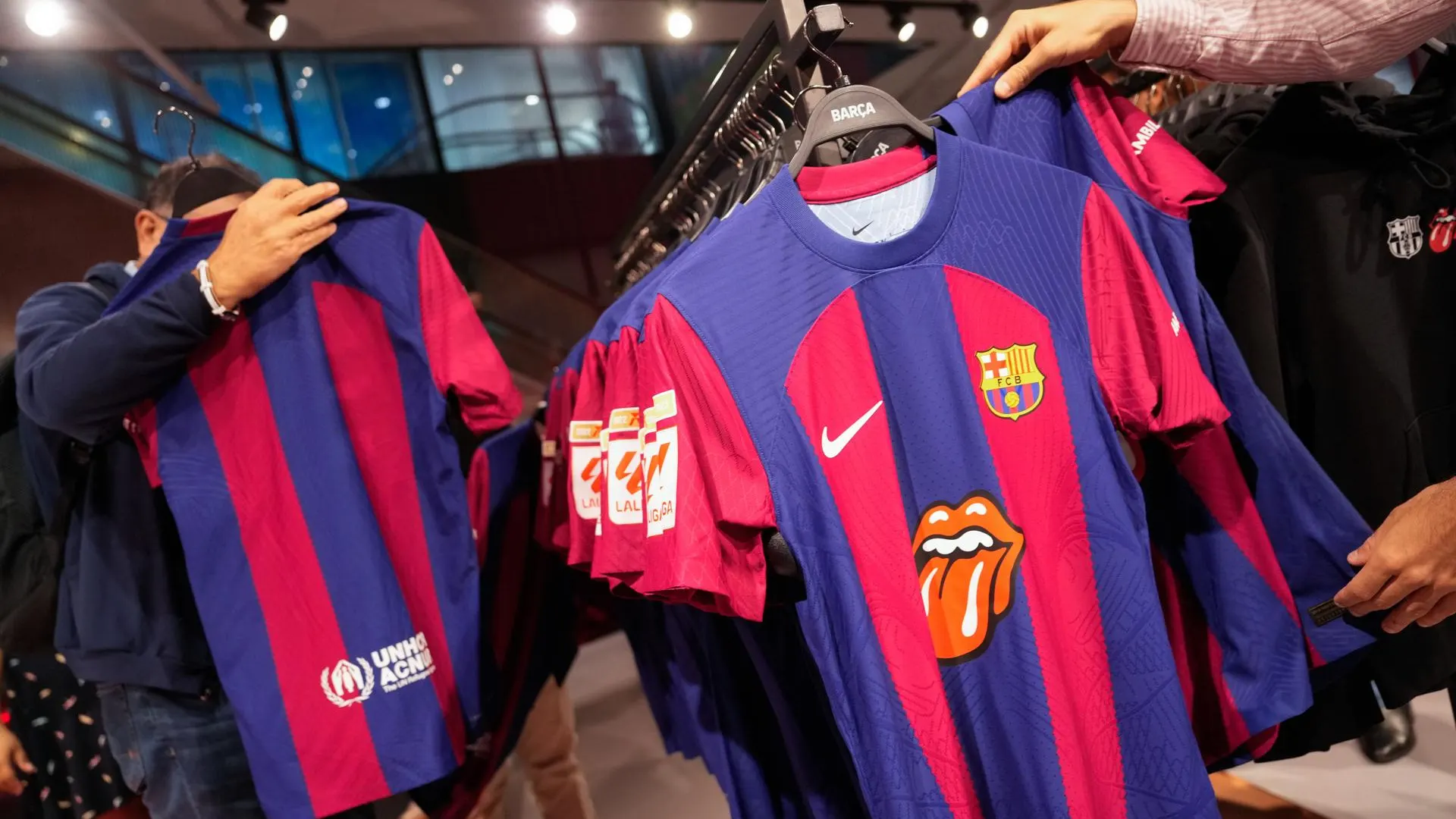 Camisetas del Barça con el logo de los Rolling Stones Camisetas del Barça con el logo de los Rolling Stones
