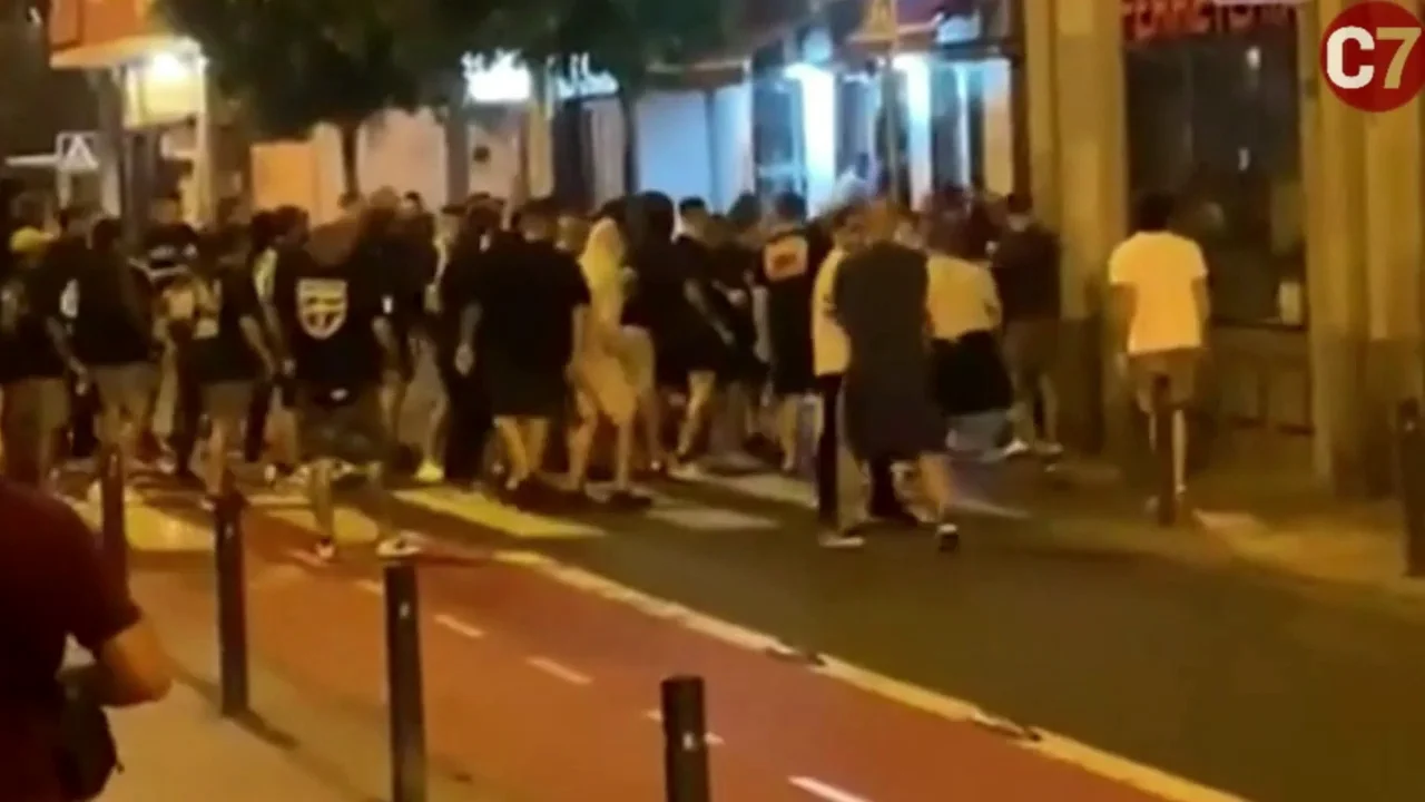 Pelea entre los ultras del Rayo Vallecano y de la Unión Deportiva antes del partido Pelea entre los ultras del Rayo Vallecano y de la Unión Deportiva antes del partido