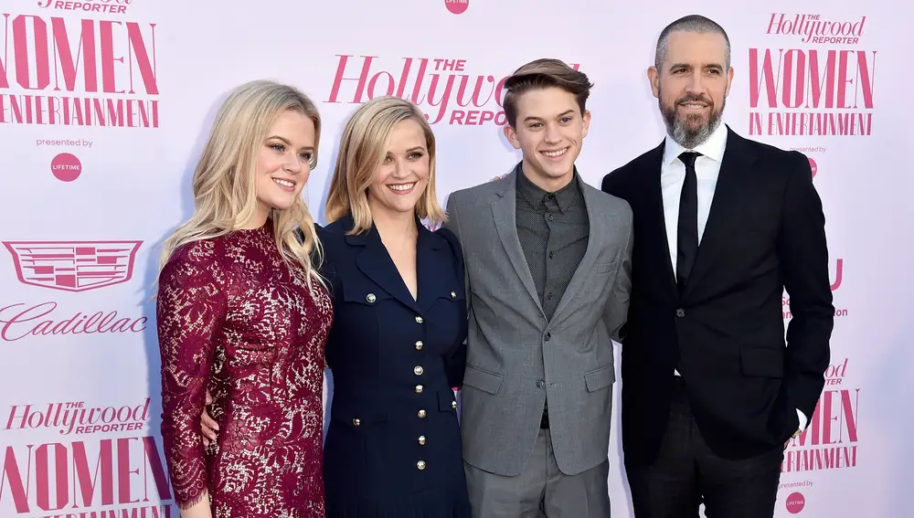Reese Witherspoon junto a sus hijos y Tim Toth
