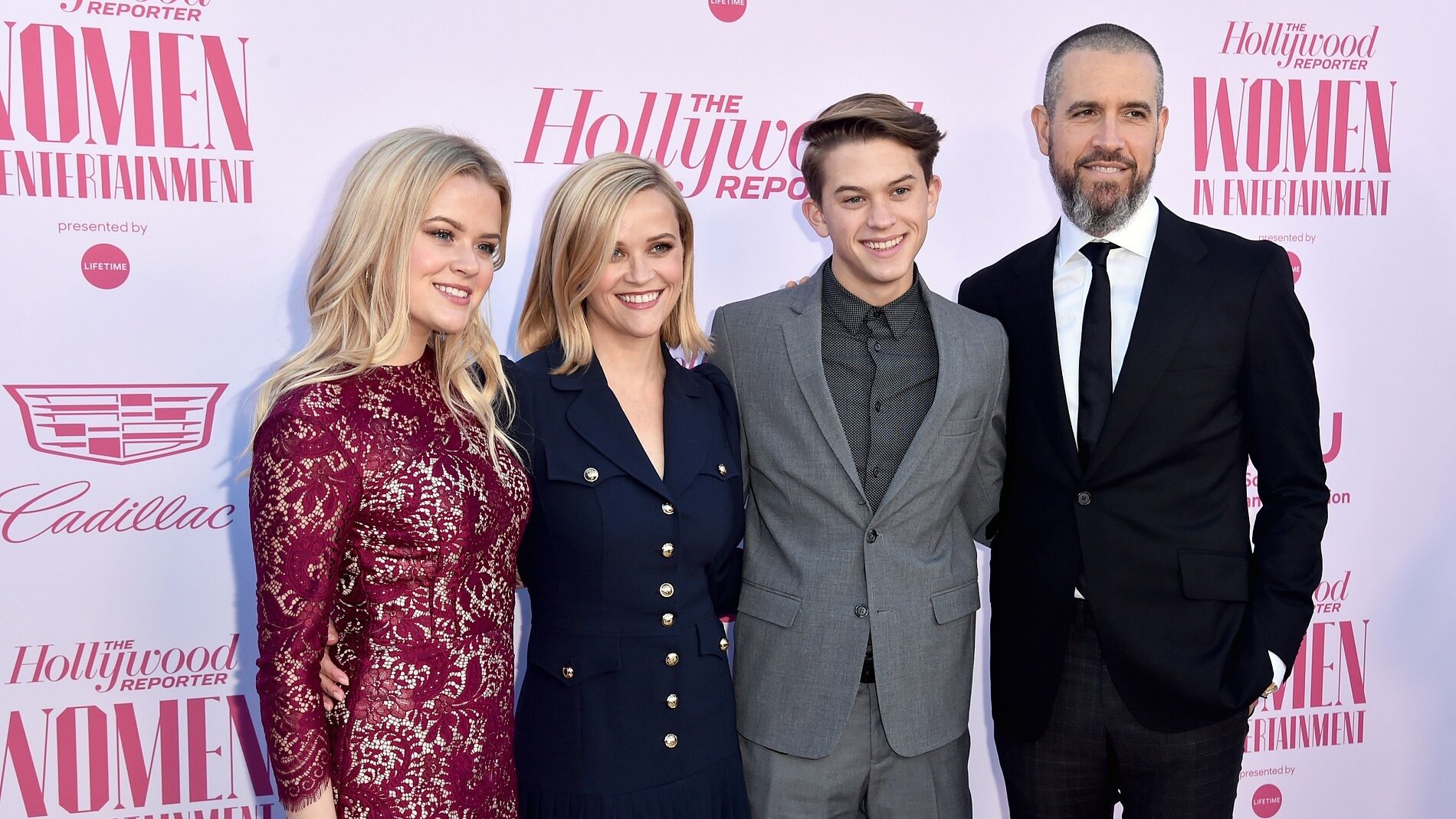 Reese Witherspoon junto a sus hijos y Tim Toth