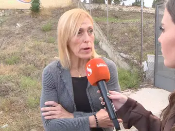 Unos allegados enterraron a su madre ante la falta de sepulturero en el cementerio: "No dábamos crédito" Unos allegados enterraron a su madre ante la falta de sepulturero en el cementerio: "No dábamos crédito"