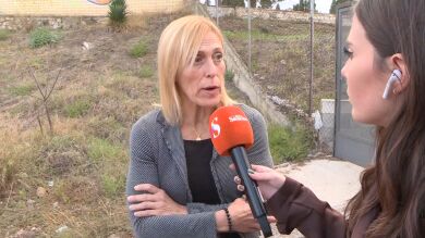 Unos allegados enterraron a su madre ante la falta de sepulturero en el cementerio: 
