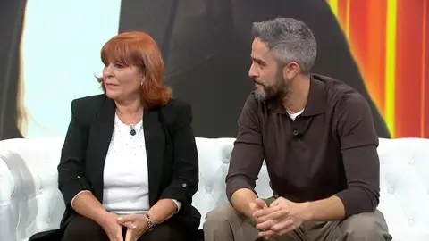 Mercedes Guillén ha descubierto en 'Casafantasmas' cómo es su hijo Roberto Leal como jefe: "Paga bien" Mercedes Guillén ha descubierto en 'Casafantasmas' cómo es su hijo Roberto Leal como jefe: "Paga bien"