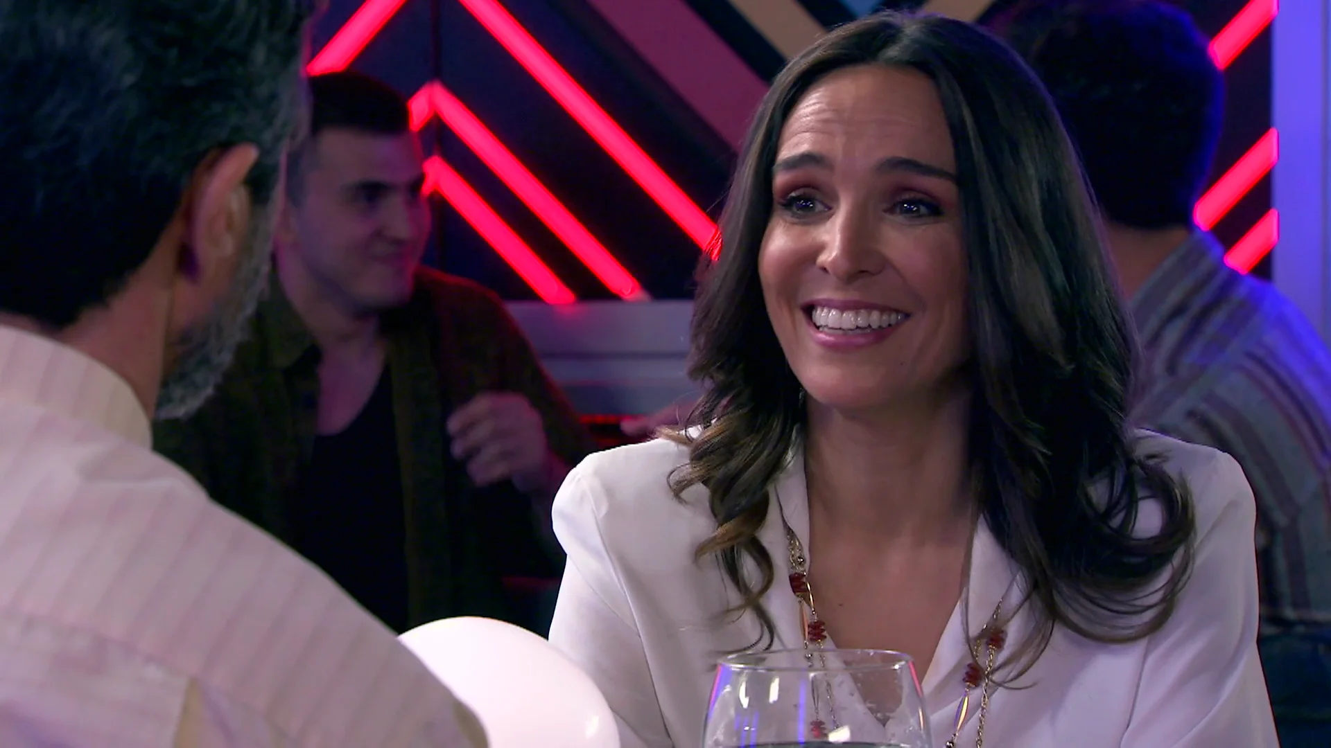¿Un amor que vuelve a resurgir?: Valeria cuenta a Isidro sus planes de futuro y le pide una cita