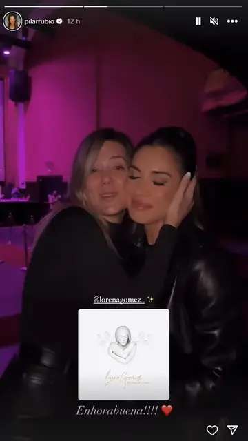 Lorena Gómez y Pilar Rubio dándose un abrazo Lorena Gómez y Pilar Rubio dándose un abrazo