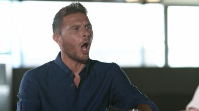 Manuel Carrasco, al escuchar a Joaquín entonar su canción: “Me voy a tener que remangar”